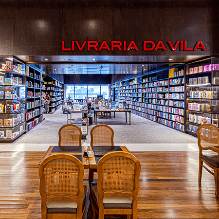 Imagem de interna da loja livraria da vila