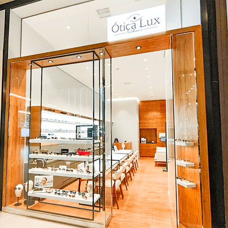 Imagem de interna da loja ótica lux palhano